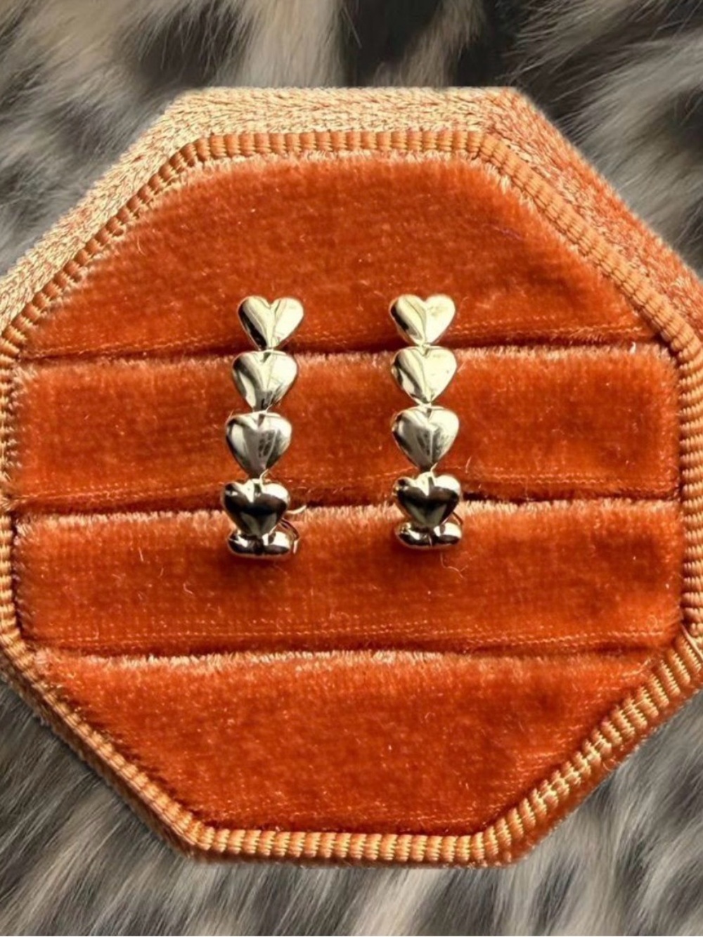 Avon Endless Hearts Earrings
